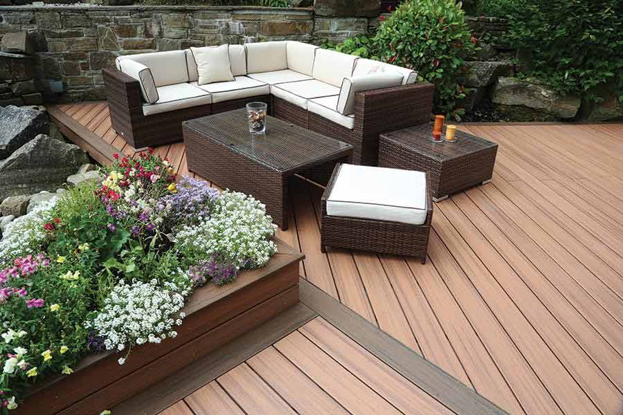 Outdoor seating area using Trex Transcend