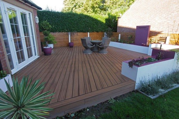 Dining area using Trex Transcend composite decking in Spiced Rum