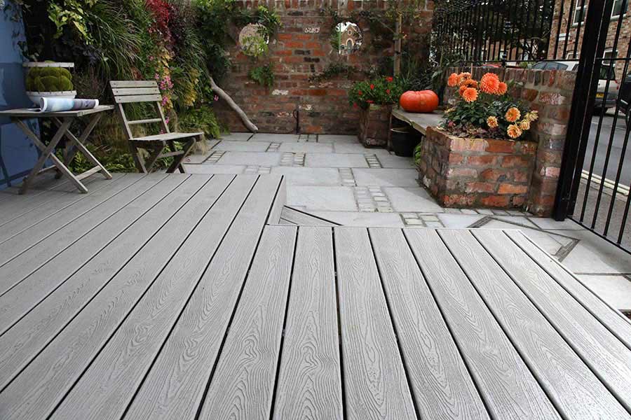 Trex Decking Transcend Gravel Path used for a small raised decking area