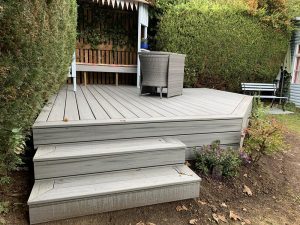 Angular raised Trex deck with steps in grey