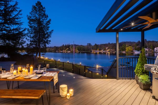 Biscayne - Trex Transcend® Lineage™ decking with Trex Signature Railing Glass
